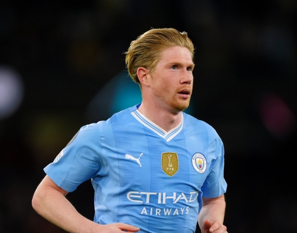 记者：除非大规模卖人，否则曼联不太可能继续追求多纳鲁马