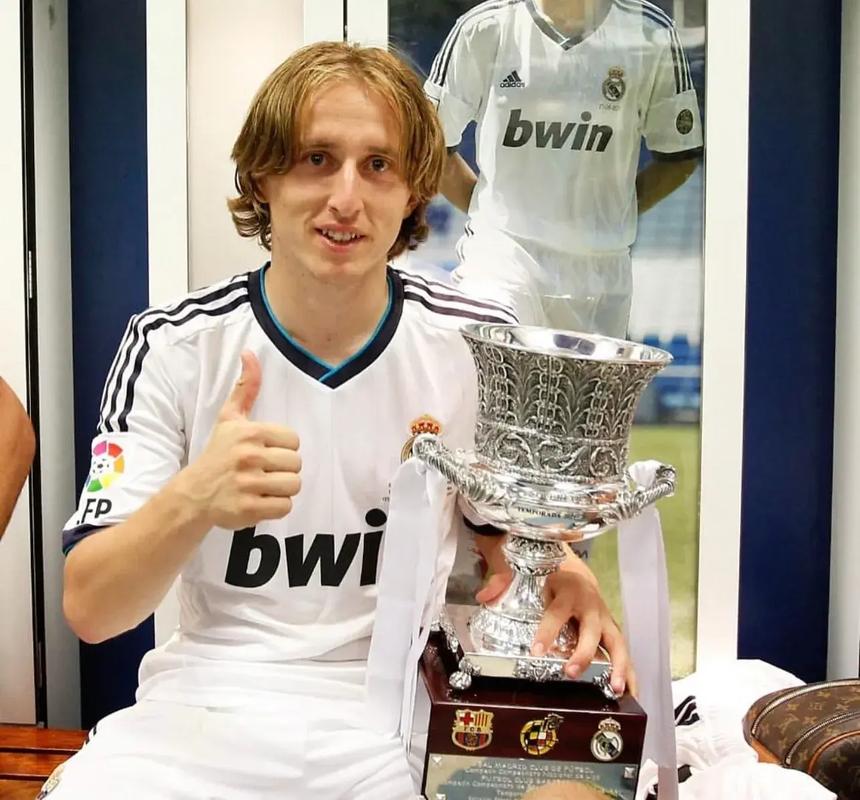 中超-奥斯卡送助攻杨云染红 沧州1-1三镇13轮不胜