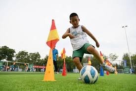 Edgar Lima后半程发力完成夸张动作