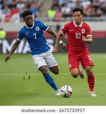 伤愈回归，三笘薰重返球场进行单独训练